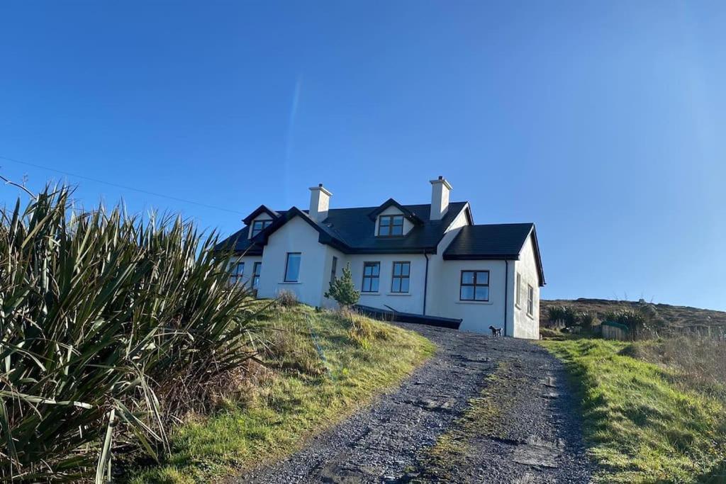 Drop Anchor House, Spacious 3 Bedroom Apartment, Fabulous Sea Views Cleggan Buitenkant foto